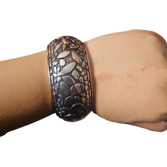 Vintage Clamp Bracelet - Picture 3 of 4